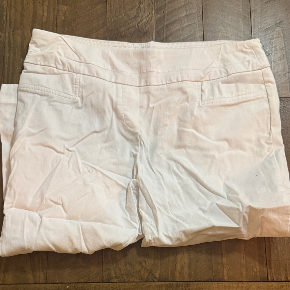 Women’s White Capri Pants